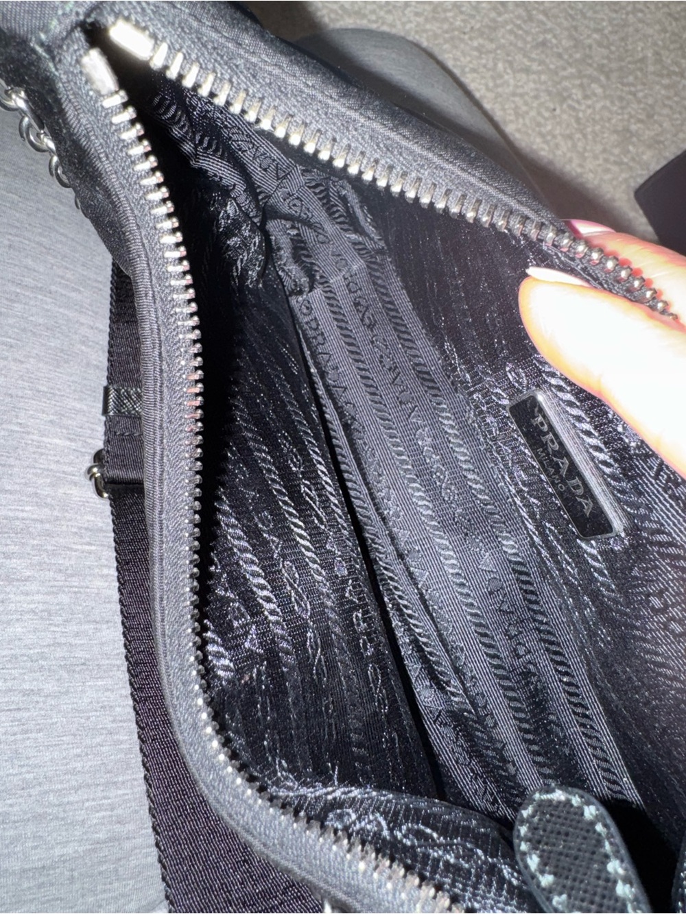 Prada Re-Edition 2005 Black Nylon Bag - Picture 5 of 9